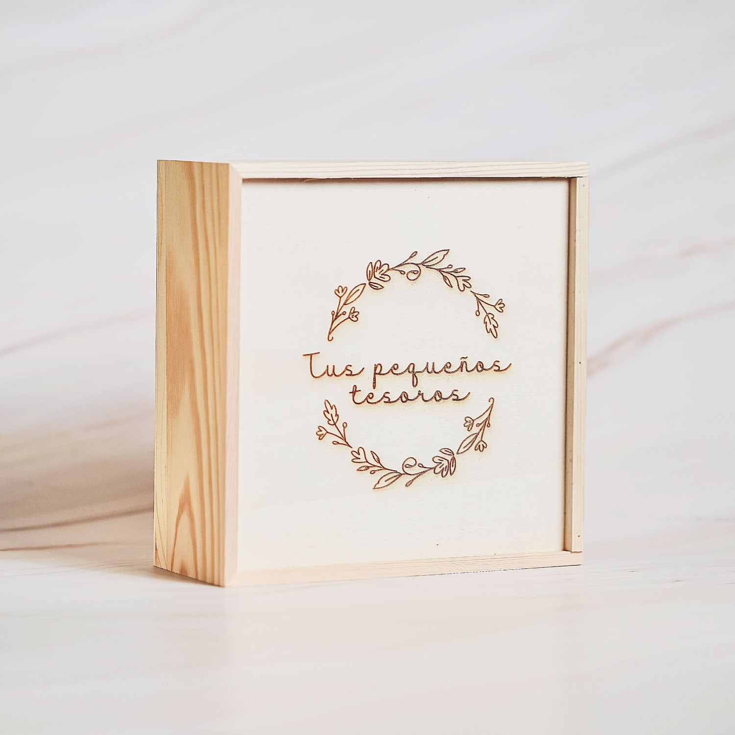 Caja de madera chica vacía para regalo