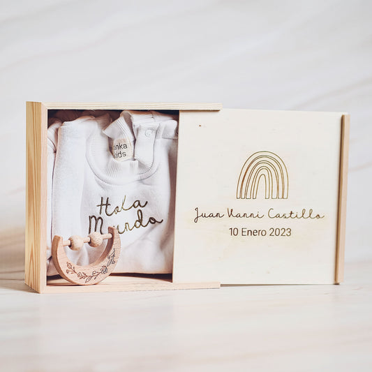 Kit caja de regalo chica para bebé con sonajero y disco "Hola Mundo" de regalo