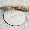 Cargar la imagen en la vista de la galería, Kit caja de regalo chica para bebé con sonajero y disco "Hola Mundo" de regalo