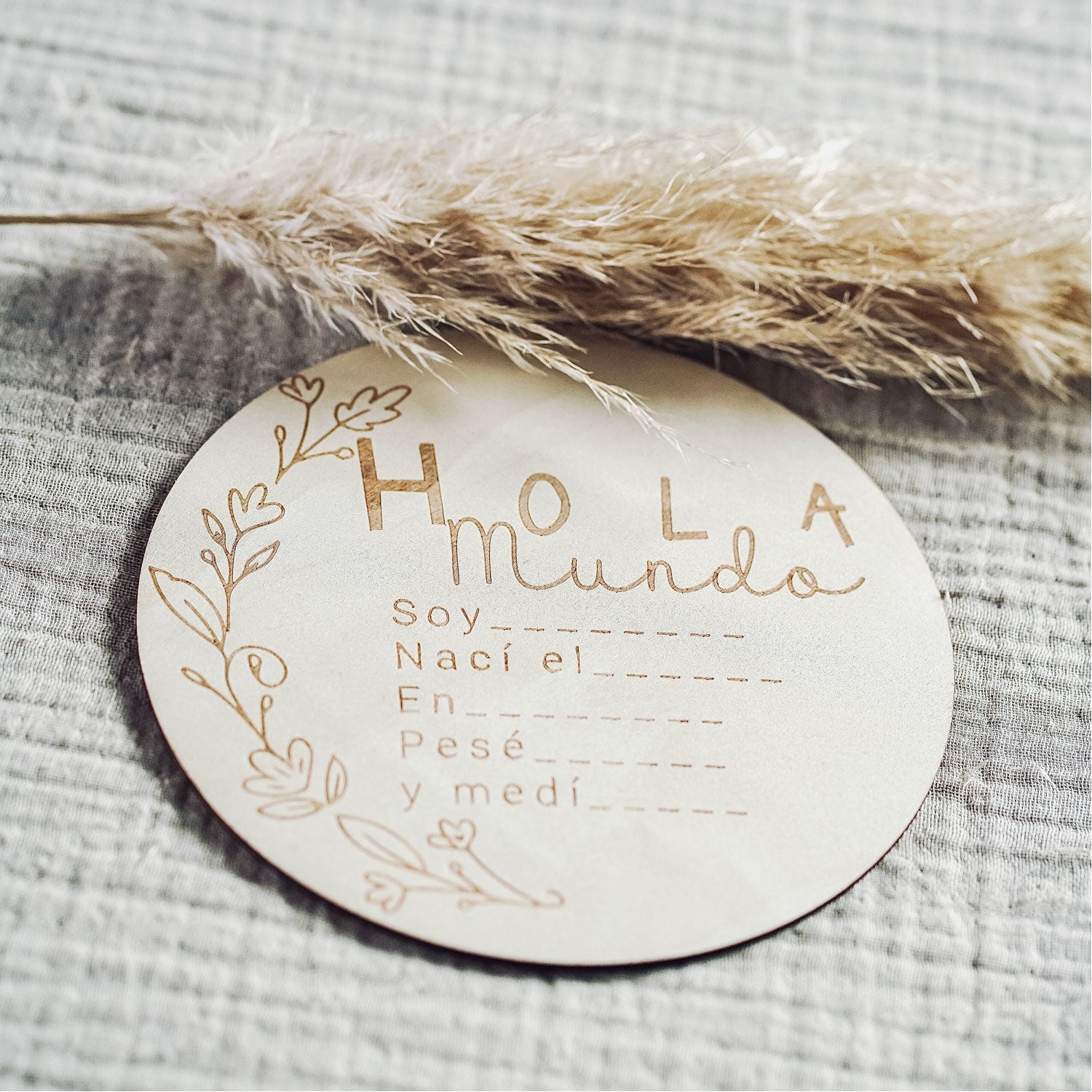 Kit caja de regalo chica para bebé con sonajero y disco "Hola Mundo" de regalo